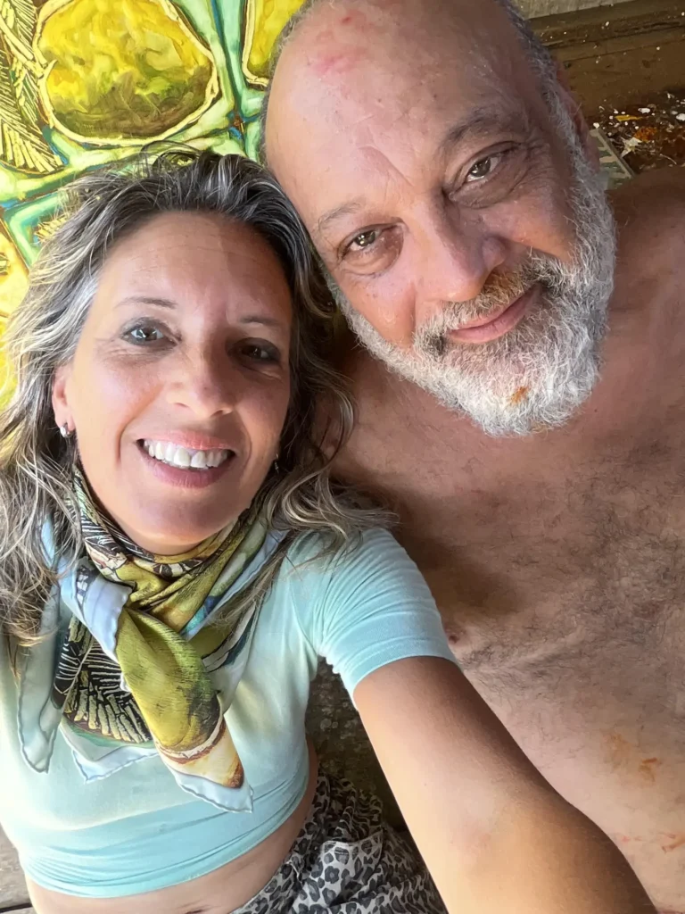 Louis et Sarah Devienne, créateurs de Maison Devienne, inspiration polynésienne et carrés de soie d’exception