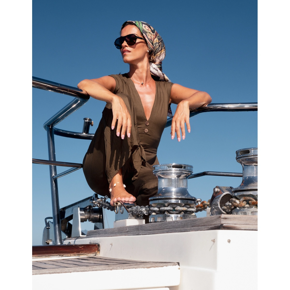 Silk scarf 90 Under the Canopy worn as bandeau