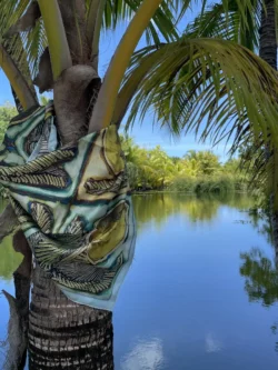 Carré de soie Zeste de Paradis dans la nature polynésienne