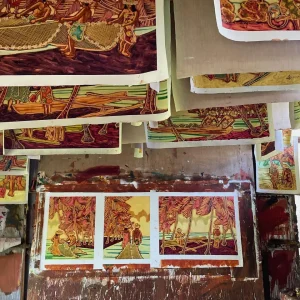 Œuvres peintes par Louis Devienne dans son atelier à Tahiti, sources d’inspiration pour les carrés de soie Maison Devienne mêlant art polynésien et élégance française.